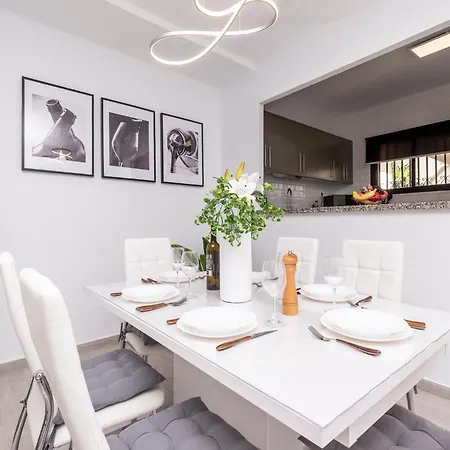 Luxury 2 Bedroom Cristianos لوس كريستيانوس